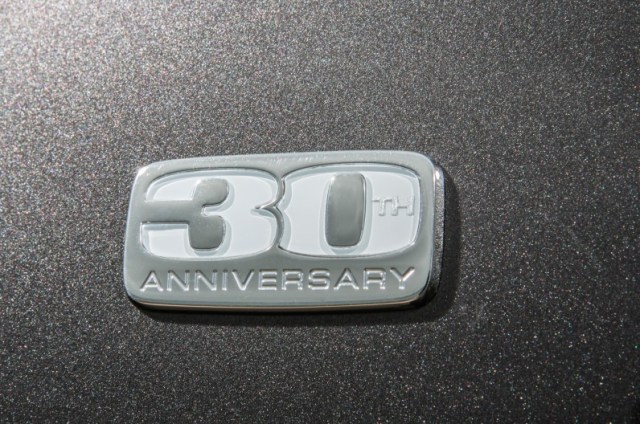 2014-Dodge-Grand-Caravan-30th-Anniversary-Edition-fender-badge-796x528